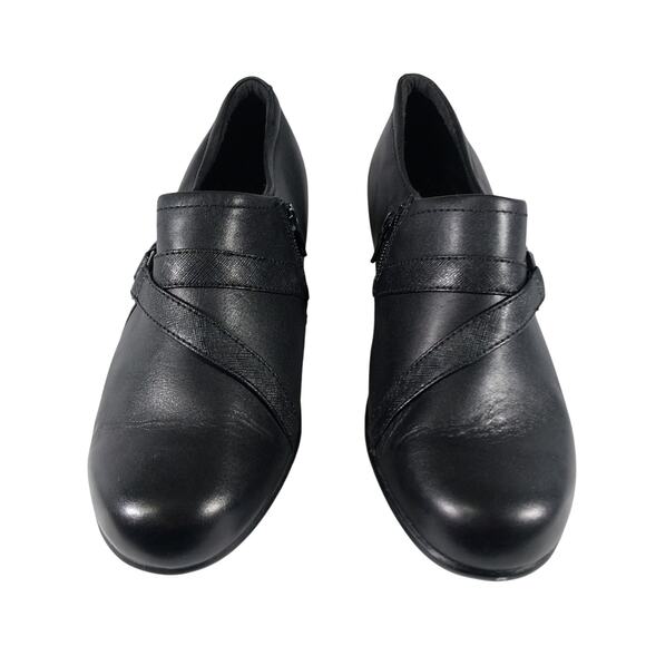 CLARKS! BLACK GENUINE LEATHER CRISS-CROSS FRONT W/BUCKLE COMFORT SHOES! SZ 8.5M - Picture 5 of 10